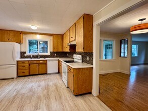 21473 Vetter Rd NE in Poulsbo, WA - Building Photo - Building Photo