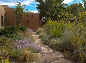 2011 Matthew Ave in Albuquerque, NM - Foto de edificio - Building Photo