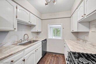 12900 Lake Ave in Lakewood, OH - Foto de edificio - Building Photo