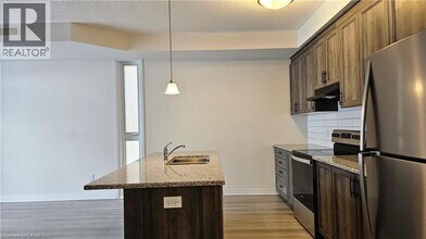 142 Foamflower Pl in Waterloo, ON - Building Photo - Building Photo