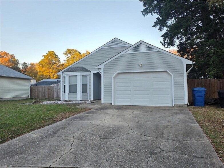 258 Doyle Way in Virginia Beach, VA - Building Photo