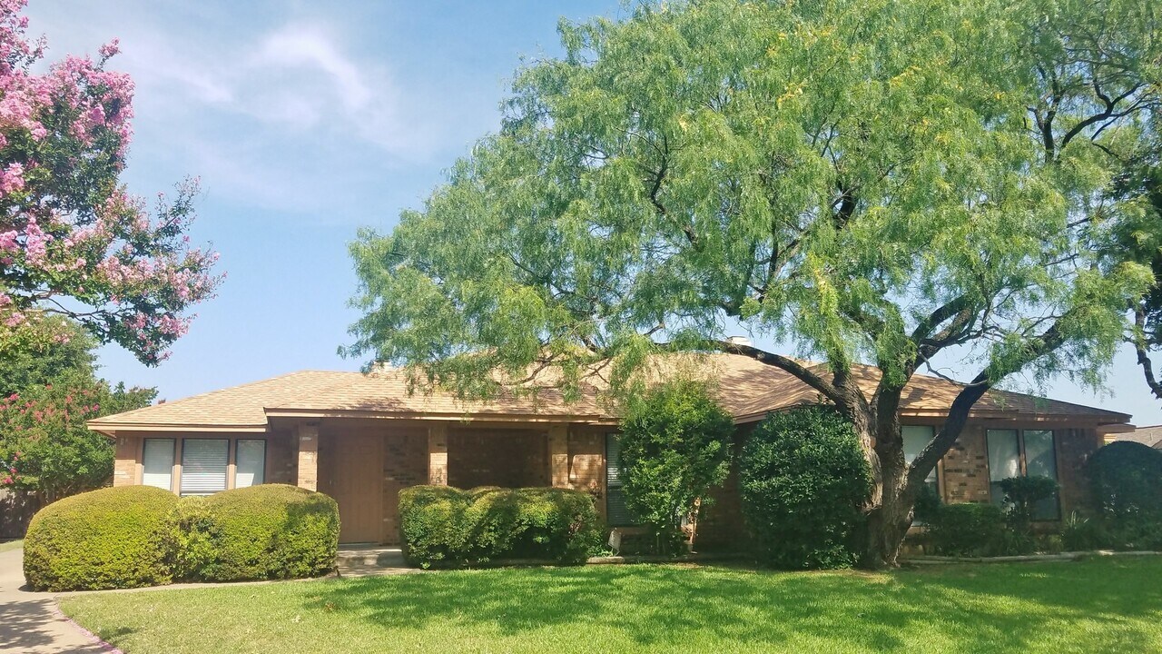 5126 Ledgestone Dr in Fort Worth, TX - Building Photo