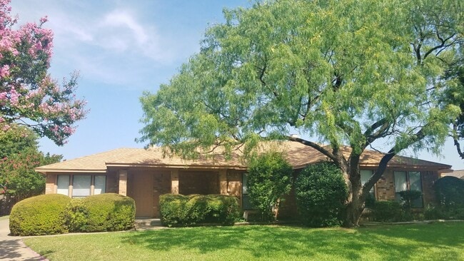 5126 Ledgestone Dr