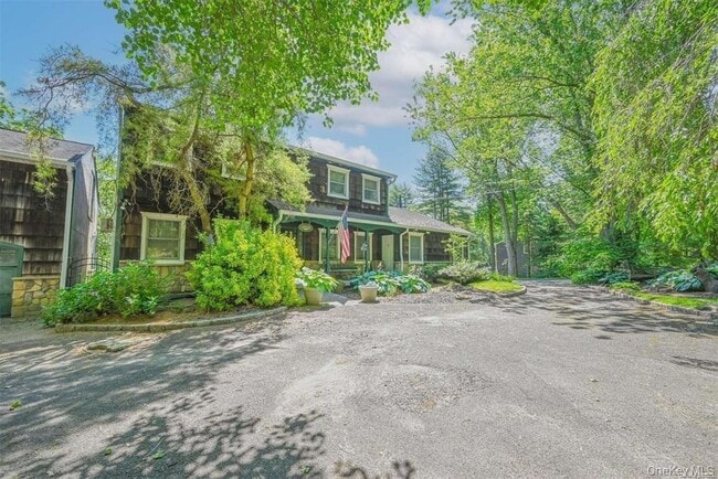 property at 9 Lone Hill Pl