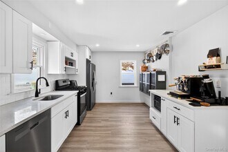 139 S Kensico Ave in Valhalla, NY - Building Photo - Building Photo