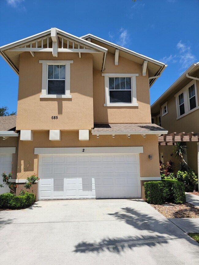 685 Pacific Grove Dr in West Palm Beach, FL - Building Photo - Building Photo