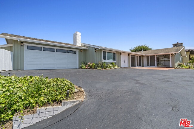 property at 1060 Palisair Pl