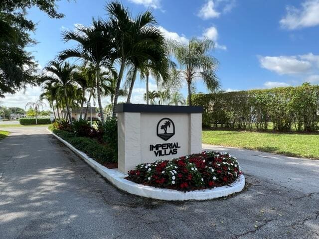 2712 Peer Ln