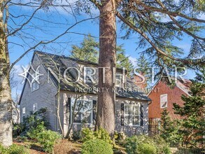 135 Wilbur St in Lake Oswego, OR - Building Photo - Building Photo