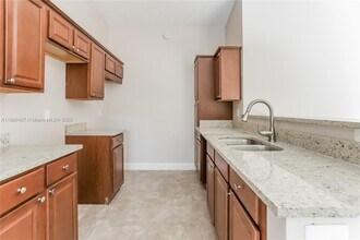 1332 Waterway Cove Dr in Wellington, FL - Building Photo - Building Photo
