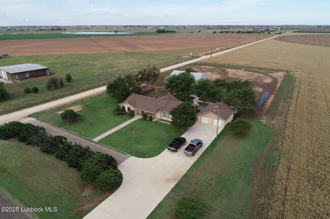 10205 County Rd 3300 in Idalou, TX - Building Photo - Building Photo