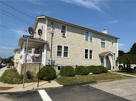 313 State St in Bristol, RI - Building Photo