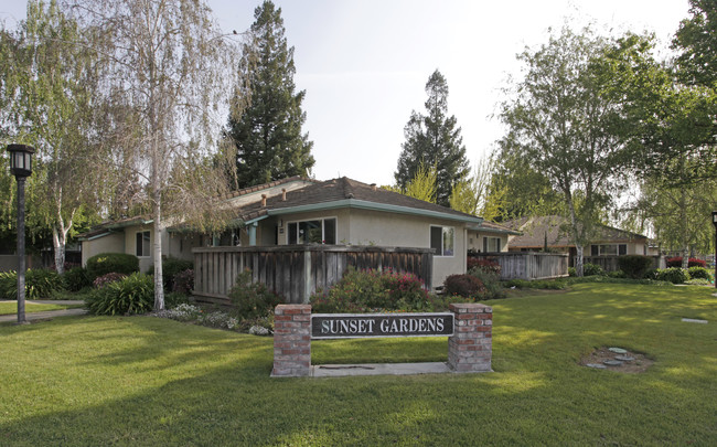 Sunset Gardens in Gilroy, CA - Building Photo - Building Photo