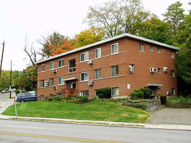 1056 Delta Ave in Cincinnati, OH - Foto de edificio - Building Photo