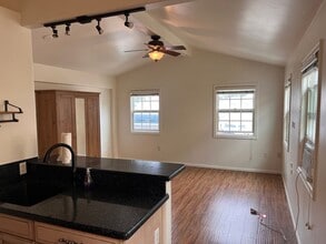 247 Broadway St in Laguna Beach, CA - Building Photo - Building Photo