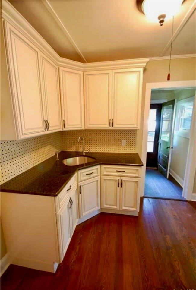 7 Oakland Ave in Warwick, NY - Building Photo - Building Photo
