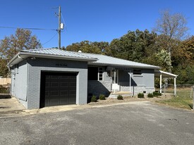 6120 Pinedale Dr in Huntington, WV - Building Photo