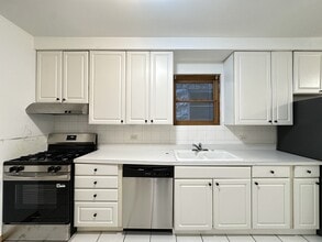 918 N Paulina St, Unit J07P in Chicago, IL - Foto de edificio - Building Photo