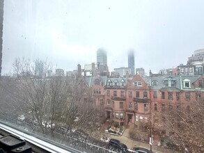 482 Beacon St, Unit 401 in Boston, MA - Foto de edificio - Building Photo