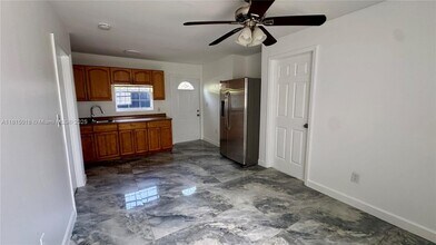 2731 NW 100th St in Miami, FL - Building Photo - Building Photo