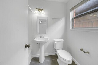 5102 Academy St-Unit -1 in Houston, TX - Building Photo - Building Photo