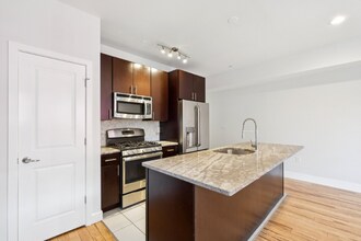 902 N 16th St in Philadelphia, PA - Building Photo - Building Photo