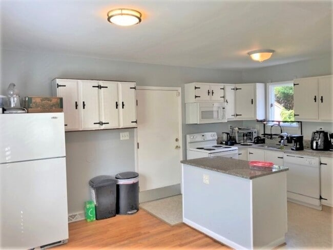 1912 S Glebe Rd in Arlington, VA - Building Photo - Building Photo