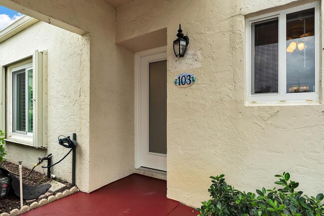 2671 Boundbrook Dr S in West Palm Beach, FL - Foto de edificio - Building Photo
