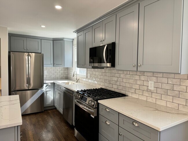 197 Brook St in Hamden, CT - Building Photo - Building Photo