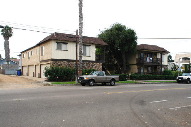 333 W D St in Encinitas, CA - Building Photo - Building Photo