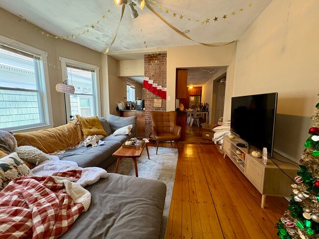 72 Hillside St, Unit 3 in Boston, MA - Foto de edificio - Building Photo