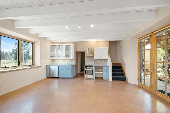 8 Likely Pl in Santa Fe, NM - Building Photo - Building Photo