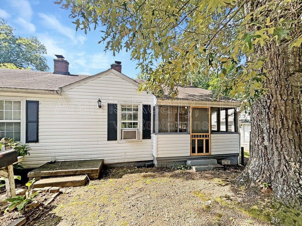394 Allgood Rd NE in Marietta, GA - Building Photo