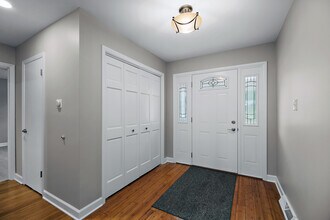 911 Cherokee Dr in Darien, IL - Building Photo - Building Photo