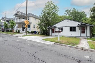 2213 Fitzgerald Ave, Unit B in Durham, NC - Building Photo - Building Photo