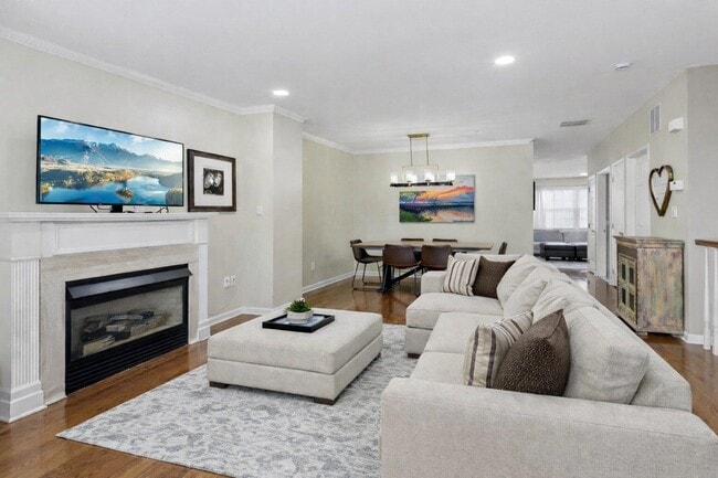 property at 273 Roslyn Ct