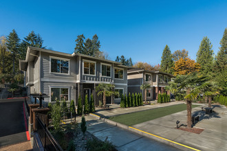 Villas at Oak Point in West Linn, OR - Building Photo - Building Photo