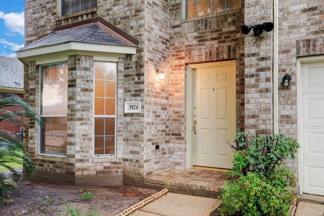 property at 3924 Highland Vale Ct