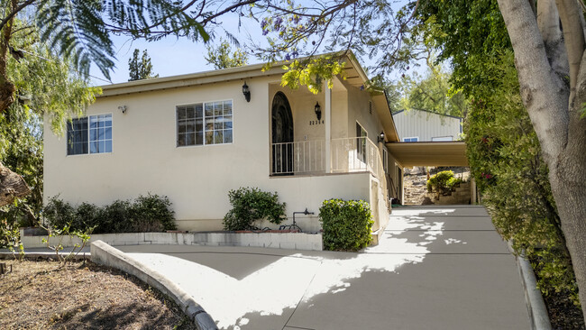 22364 Cass Ave in Woodland Hills, CA - Building Photo - Building Photo