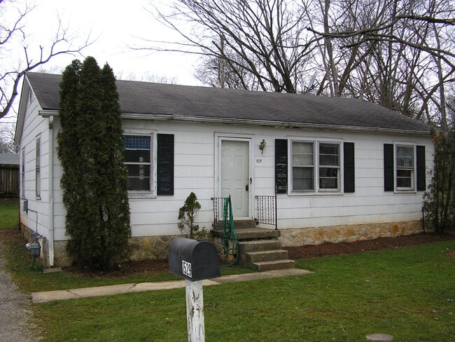 property at 1529 Parkhurst Dr