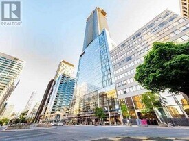 488 University Ave in Toronto, ON - Building Photo