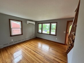 320 Barclay Ave in Morrisville, PA - Building Photo - Building Photo