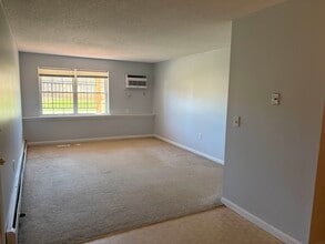 804 White Cedar Blvd in Portsmouth, NH - Building Photo - Building Photo