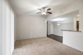 2800 Ashford Trail Dr in Houston, TX - Foto de edificio - Building Photo