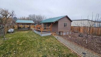 220 1st Ave NE in Hot Springs, MT - Building Photo