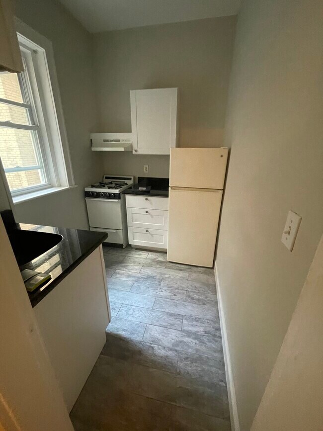 1198 Commonwealth Ave, Unit 5 in Boston, MA - Building Photo - Building Photo