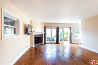 702 Pacific Ave in Los Angeles, CA - Building Photo - Building Photo