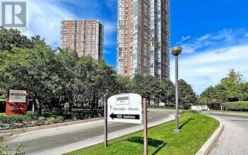 7 Concorde Pl in Toronto, ON - Building Photo - Building Photo