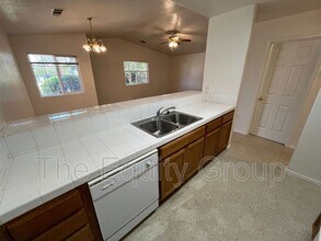 94 N 4th St in Porterville, CA - Building Photo - Building Photo