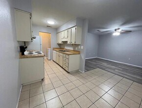 2210 SW 70th Terrace in Gainesville, FL - Foto de edificio - Building Photo